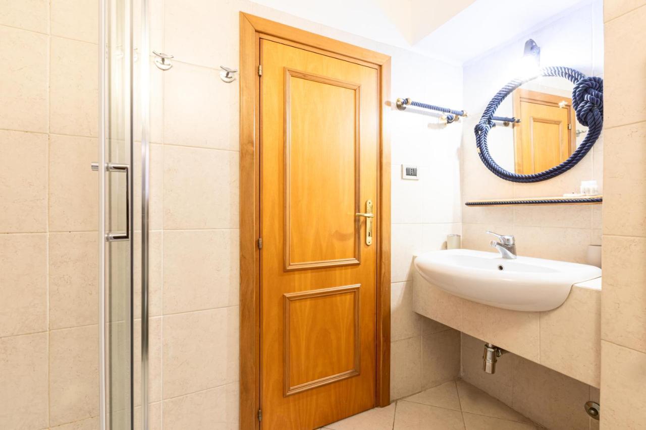 Toniolo Two Bedroom Two Bath Apartment Rom